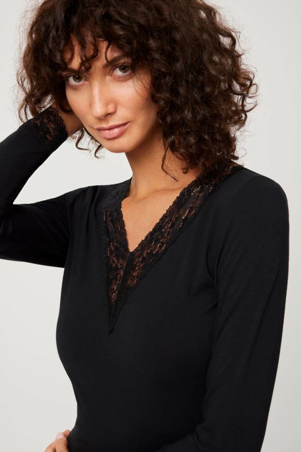 Camiseta TÉRMICA mujer con encaje plumetti en el escote YSABEL